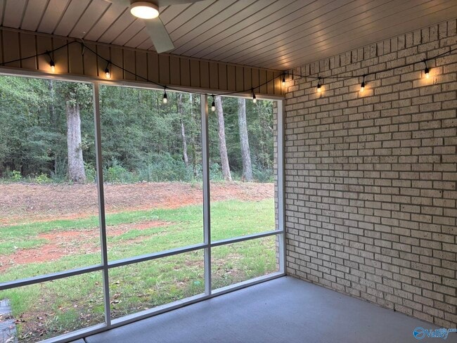 Building Photo - 105 High Leaf Dr