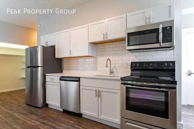 Building Photo - 732 1/2 Neil Avenue-