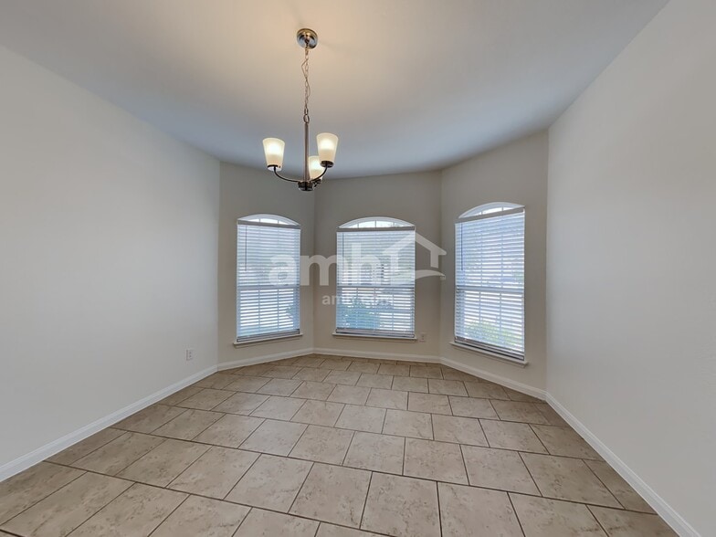 Building Photo - 7913 Oxbow Way