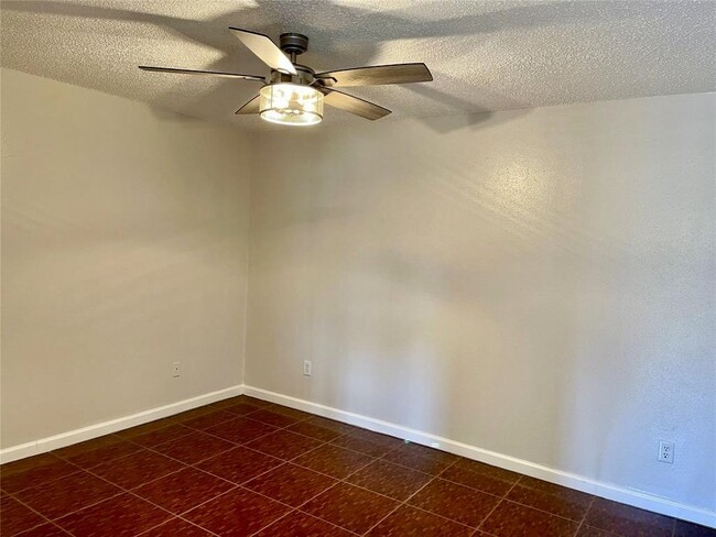 Building Photo - 2750 Holly Hall St