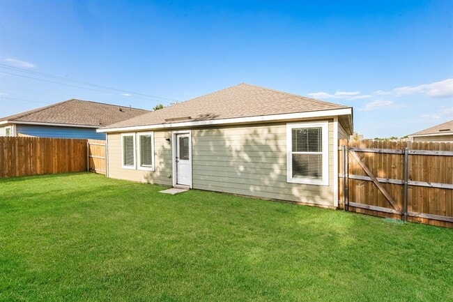 Building Photo - 2213 Sycamore Creek Ave