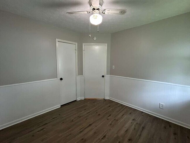 Building Photo - 26901 Farringdon Ave