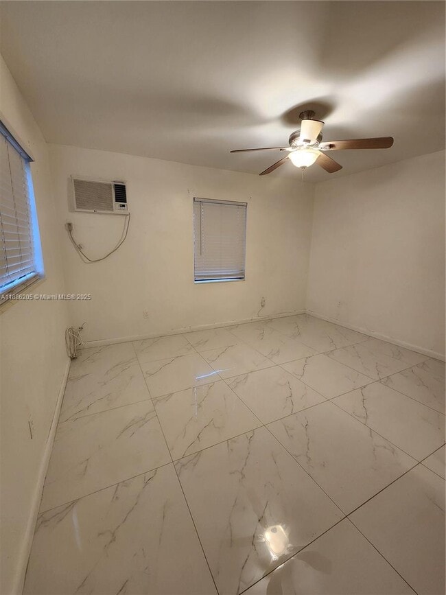 Building Photo - 13935 NE 16th Ct