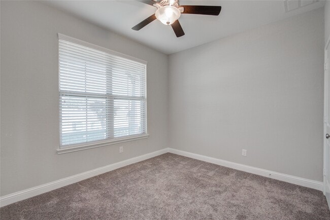 Building Photo - 12816 Oak Fls Dr