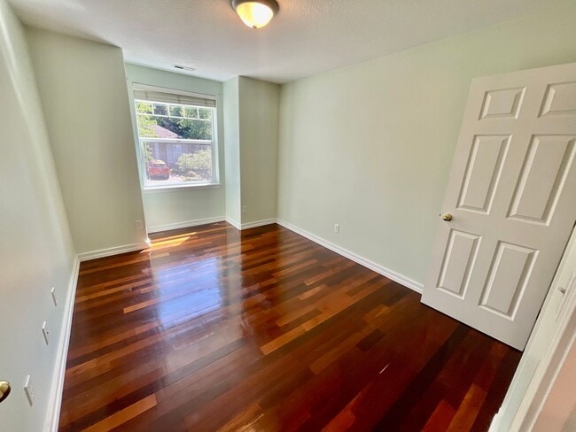 Building Photo - $500 first month rent credit!!! Convenient...
