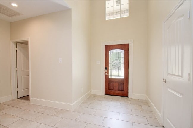 Building Photo - 10572 Twin Oak Dr