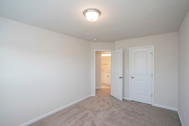 Building Photo - 2031 Sperling Dr