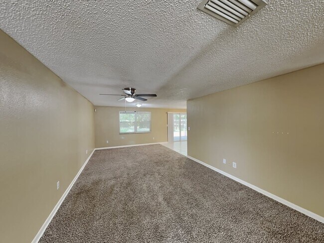 Building Photo - 2809 Cedaridge Dr