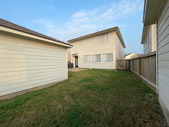 Building Photo - 11913 Longwood Garden Way