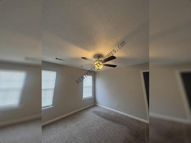 Building Photo - 12 Timberside Cove