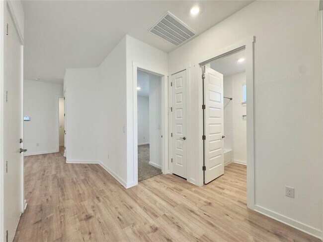 Building Photo - 2109 Gabriels Horn Rd