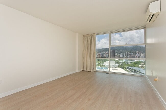 Building Photo - 909 Kapiolani Blvd