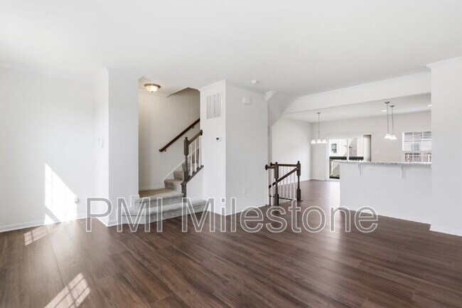 Building Photo - 72 Norwood Dr