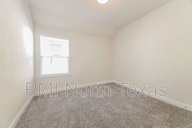 Building Photo - 515 Parrino pkwy