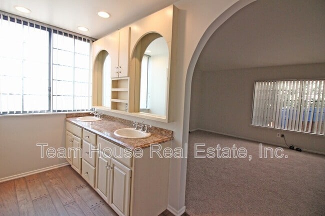 Building Photo - 25433 Plaza Escovar