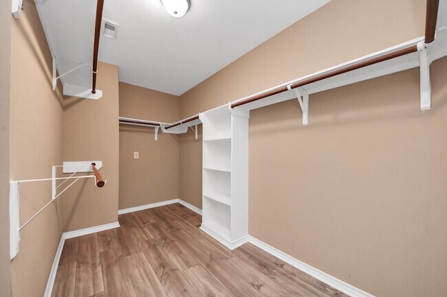 Building Photo - 706 River Delta Ln