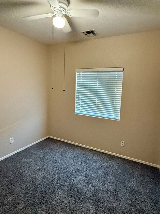 Building Photo - 4 Bedroom | 2 Bath - San Tan Ranch Single Level Home