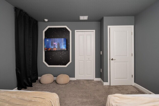 Building Photo - 9052 Sommerset Hills Dr