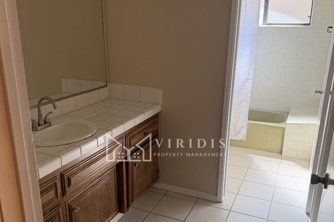 Building Photo - 1304 La Puente Dr