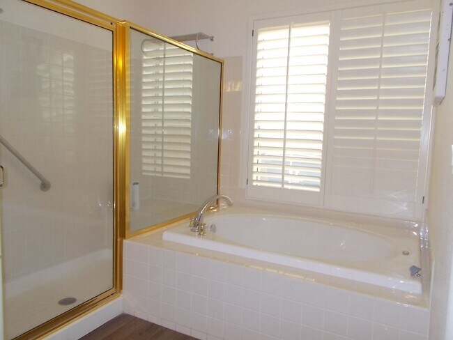 Building Photo - Stunning Fully Remodeled Luxury Home in Peccole Ranch