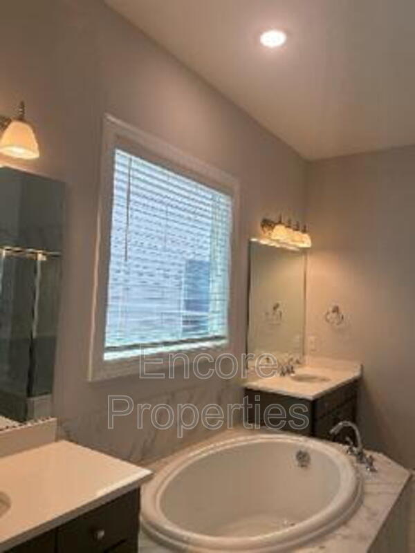 Building Photo - 1004 Bravura Dr