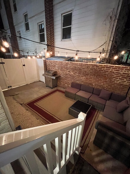 Building Photo - 14 N Vassar Sq