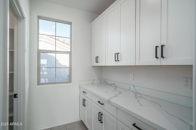 Building Photo - 20607 W Rancho Dr