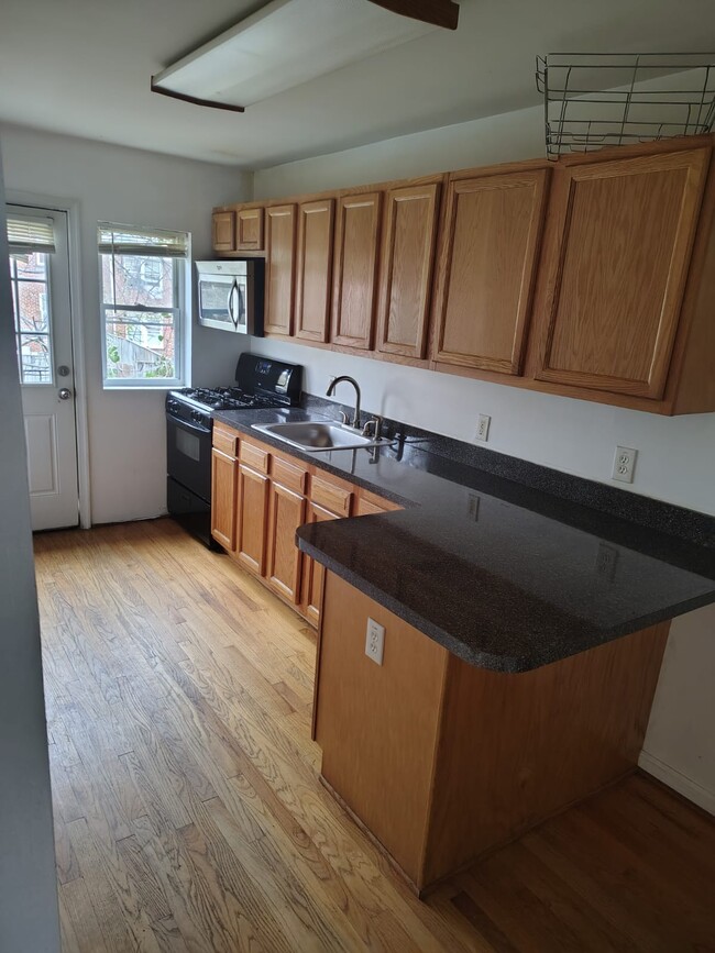 Building Photo - 4048 Edgewood Rd