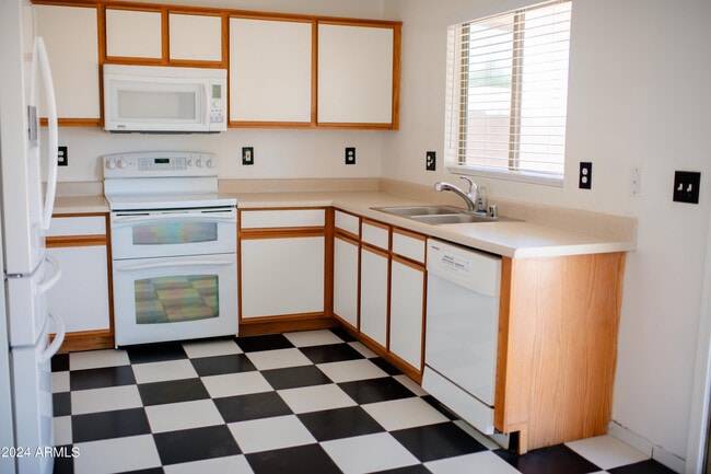 Building Photo - 14911 W Acapulco Ln