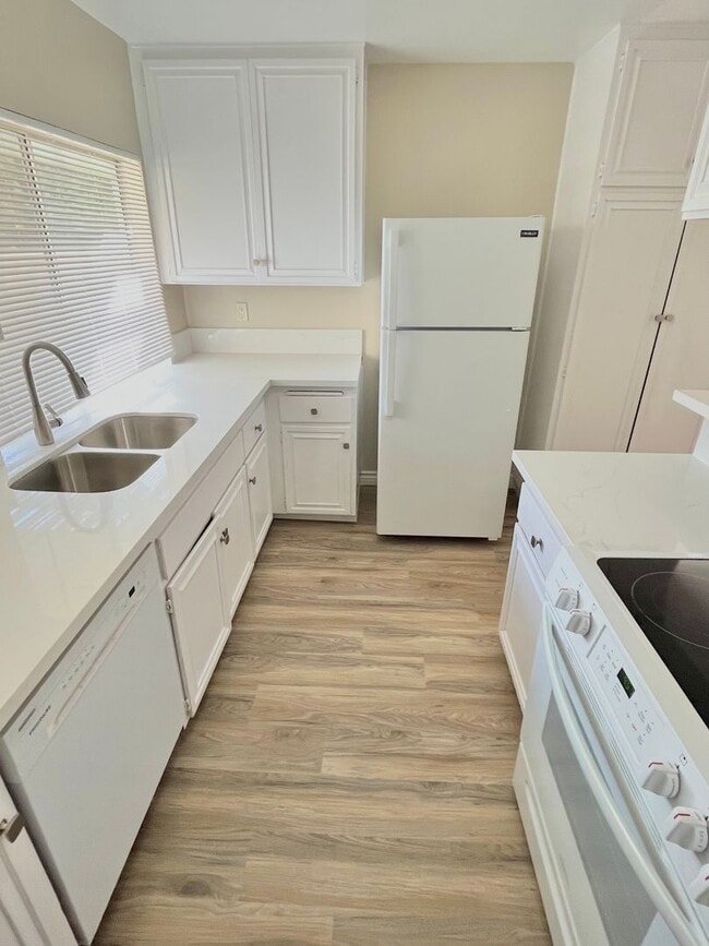 Building Photo - Upgraded 3 Bed 1.5 Bath Condo in Mira Mesa
