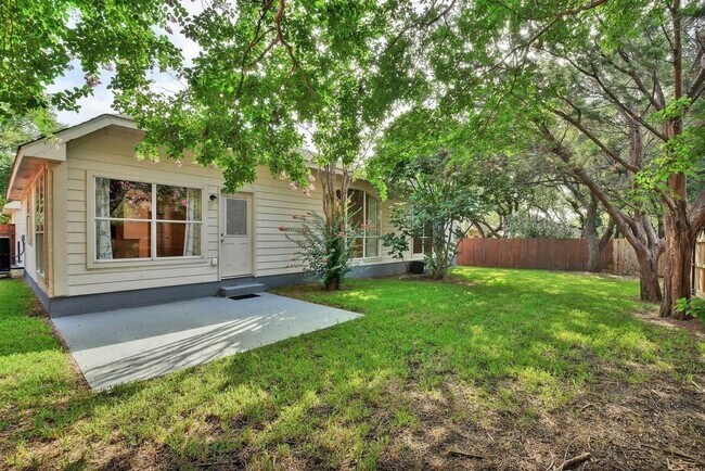 Building Photo - 1016 Savanna Ln