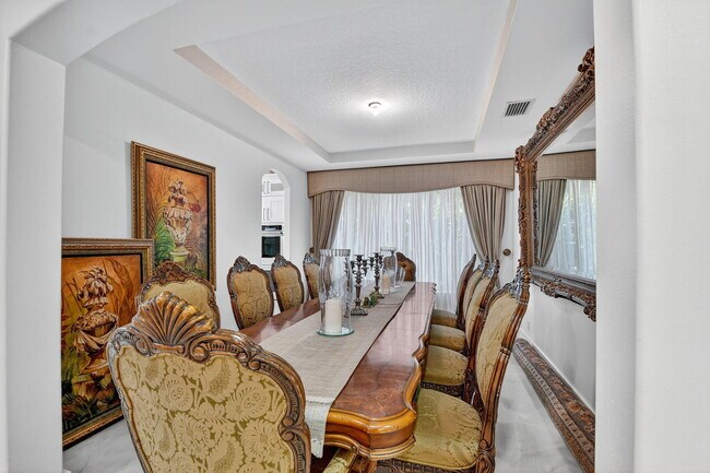 Building Photo - 9167 Oak Alley Dr