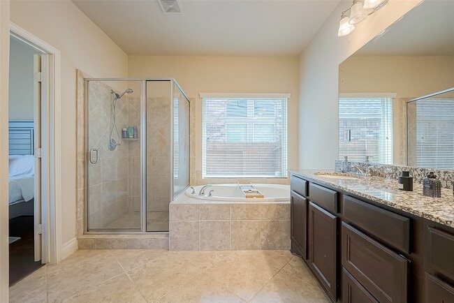 Building Photo - 14113 Timber Bluff Dr