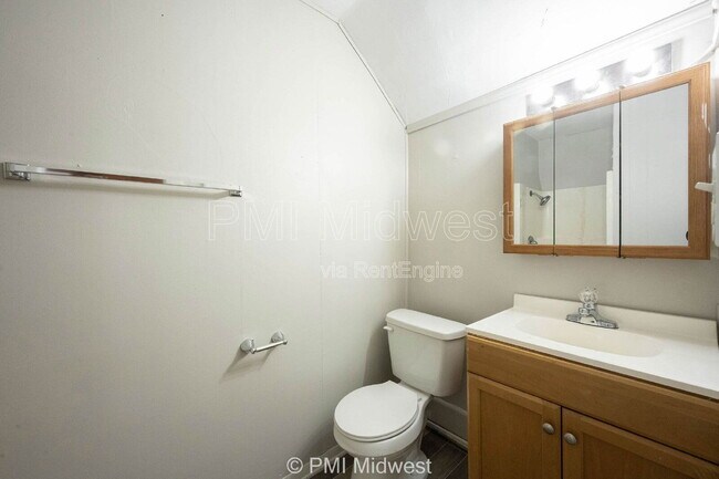 Building Photo - 918 S Bell St