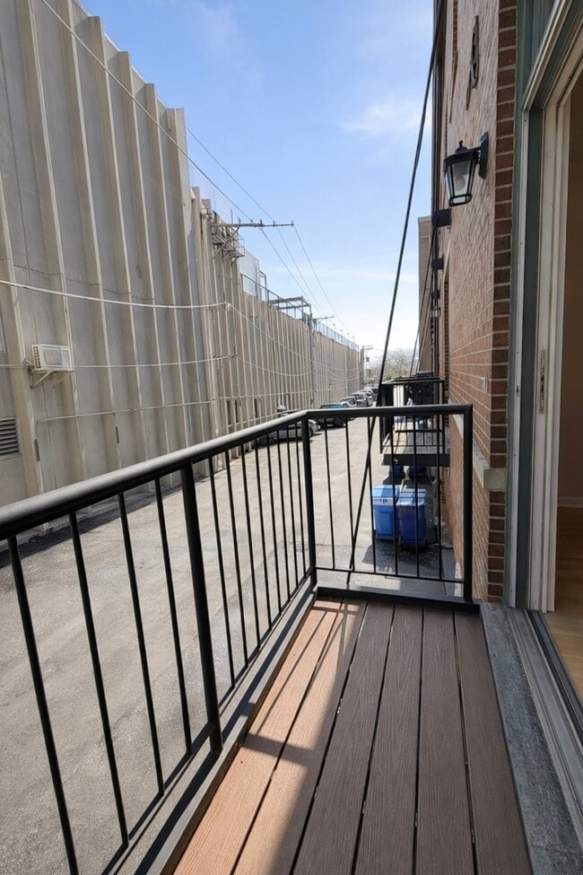 Building Photo - 1351 W Altgeld St