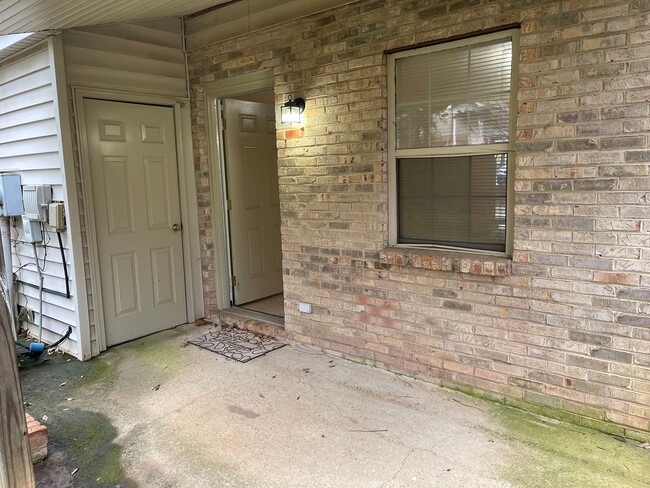 Building Photo - Move In Ready! $1195.00/month