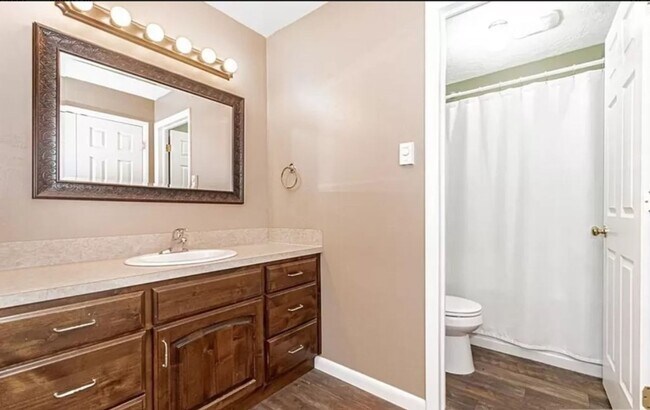 Building Photo - Super Cute 2 Bed/1 Bath Apartment on Main Street in Rexburg!