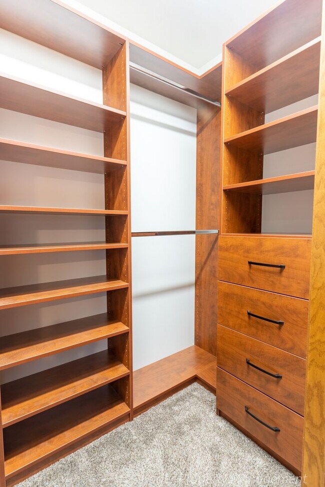 Building Photo - 731 Matts Dr