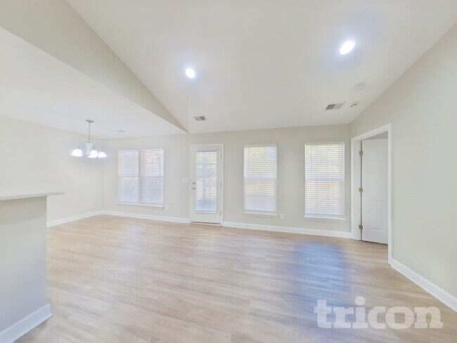 Building Photo - 124 Bathurst Ln