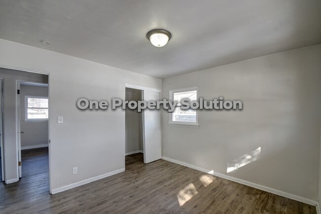 Building Photo - 4240 E 13th Ave