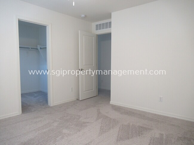 Building Photo - 19218 W Pierson St