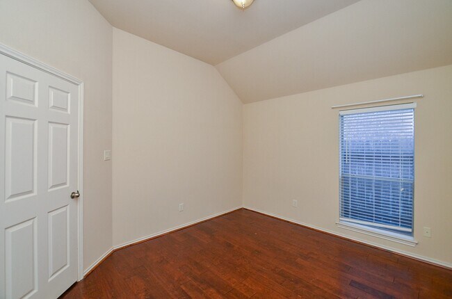 Building Photo - 5915 Turkey Creek