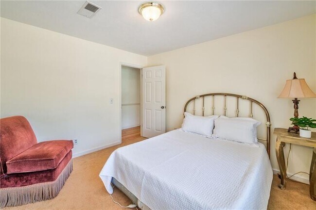 Building Photo - 4010 Mansion Dr