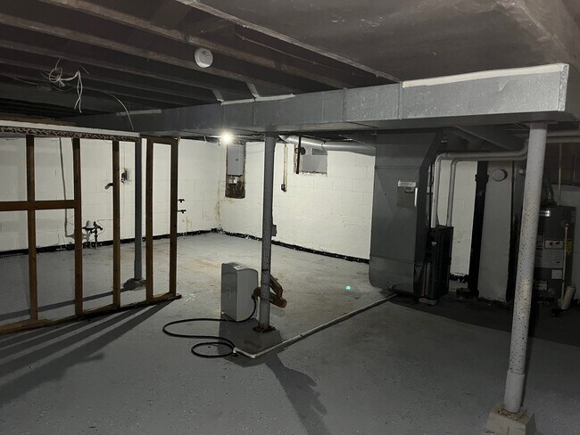 Building Photo - 518 W Earle Ave