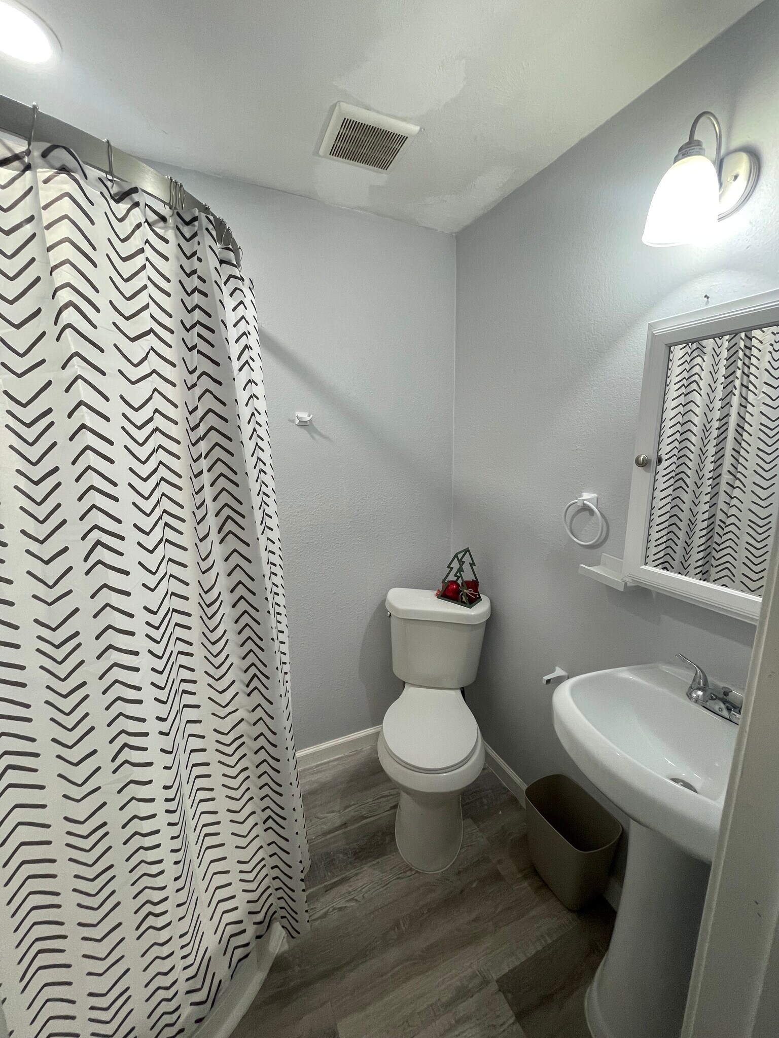 Building Photo - 208 E Magnolia St