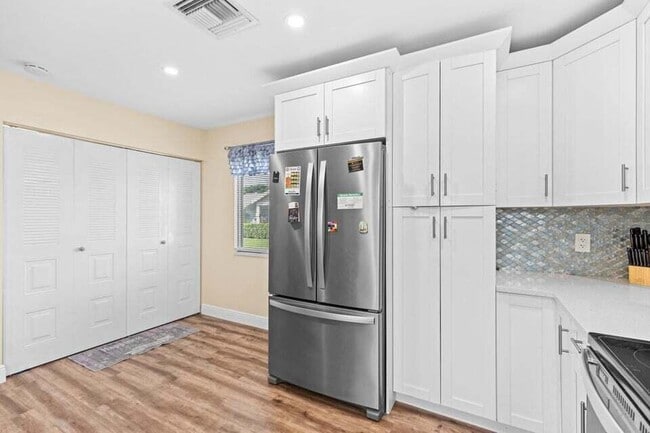 Building Photo - 2363 NW 13th Ct