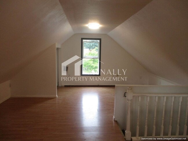 Building Photo - North Tacoma Home with Old World Charm