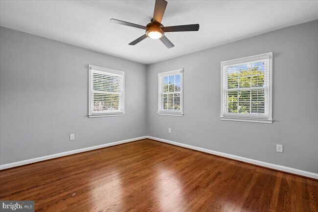 Building Photo - 3801 Denfeld Ave