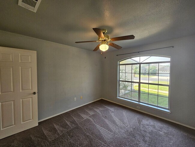 Building Photo - 4507 Twin Oaks Cir