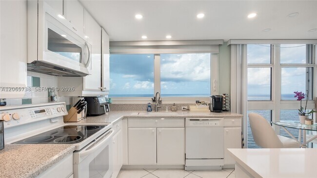 Building Photo - 1370 S Ocean Blvd